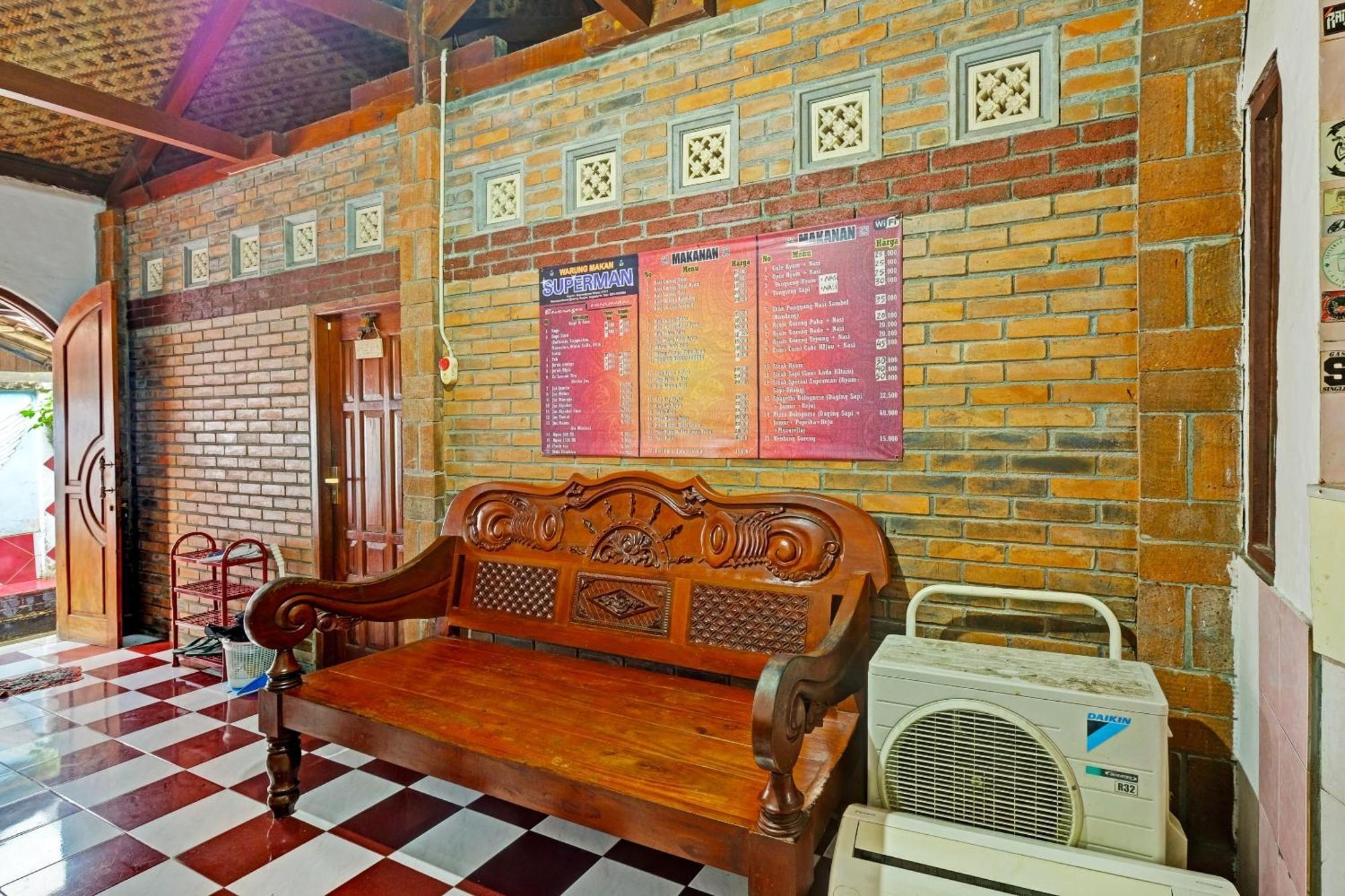 Spot On 91915 Homestay Superman Yogyakarta Exteriér fotografie